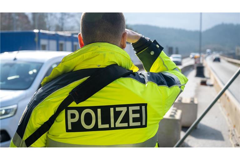 Die Zahl der Asylerstanträge ist zurückgegangen - das Bundesinnenministerium führt das auch auf Grenzkontrollen zurück. (Symbolbild)