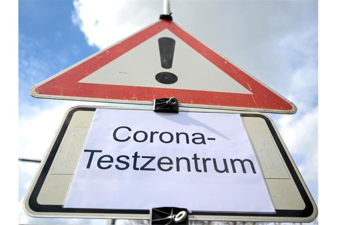 Die Zahl der Corona-Fälle steigt auch in Deutschland. Foto: Felix Kästle/dpa