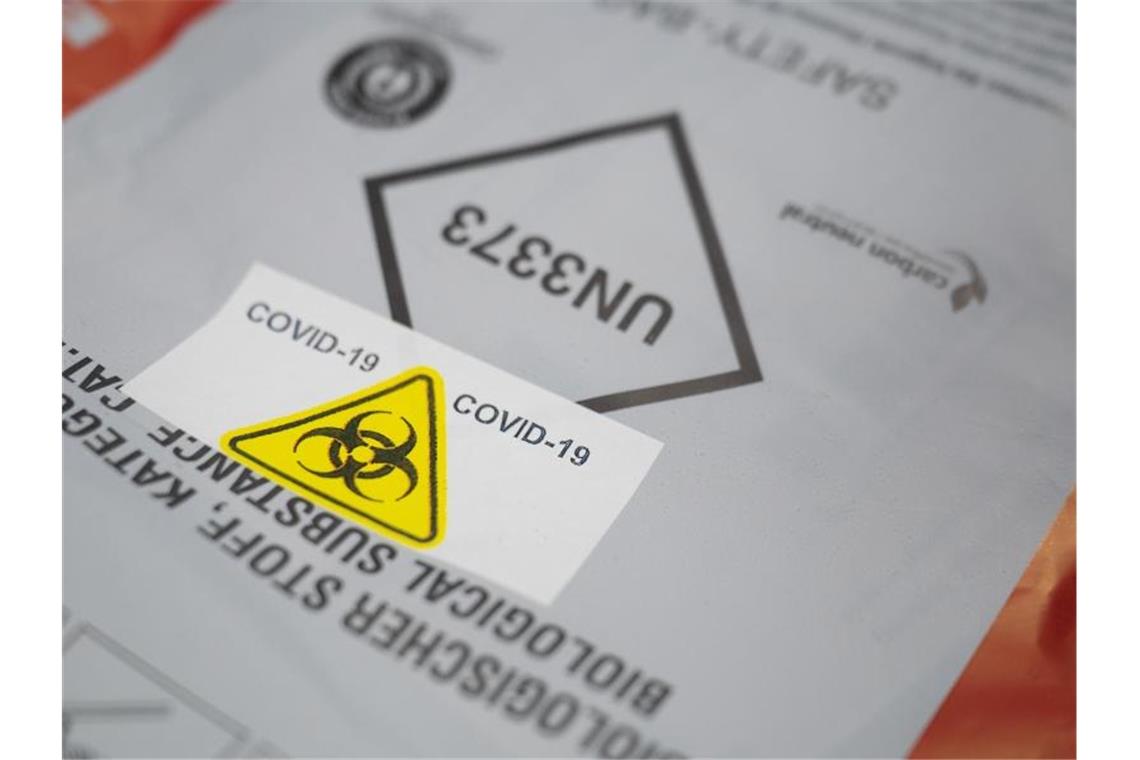 WHO: Rekordwert von 9,5 Millionen neuen Coronafällen Die Zahl der Corona-Infektionen weltweit erreicht einen Rekordwert. Foto: Sebastian Gollnow/dpa/Symbolbild