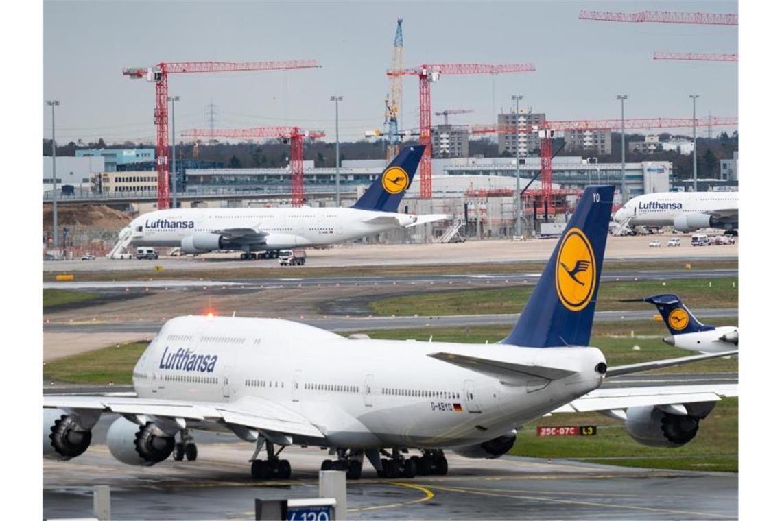 Die Zahl der Flugbewegungen am Frankfurter Flughafen sank in der 13. Kalenderwoche im Vergleich zum Vorjahr um 81 Prozent auf 1836. Foto: Andreas Arnold/dpa