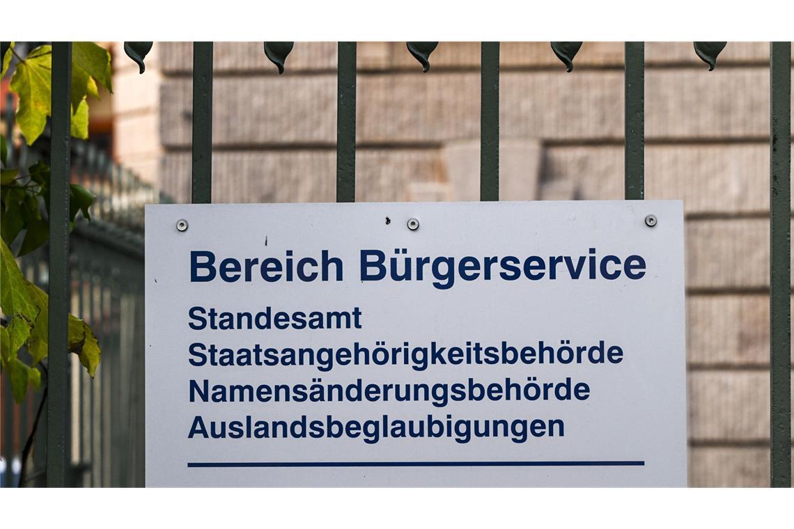Geschlecht ändern: Nachfrage geht weiter zurück Die Zahl der geänderten Geschlechtseinträge geht wieder deutlich zurück. Kommunen klagen dennoch über Mehrarbeit.