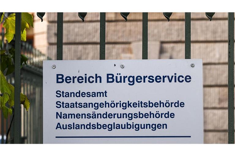 Geschlecht ändern: Nachfrage geht weiter zurück Die Zahl der geänderten Geschlechtseinträge geht wieder deutlich zurück. Kommunen klagen dennoch über Mehrarbeit.