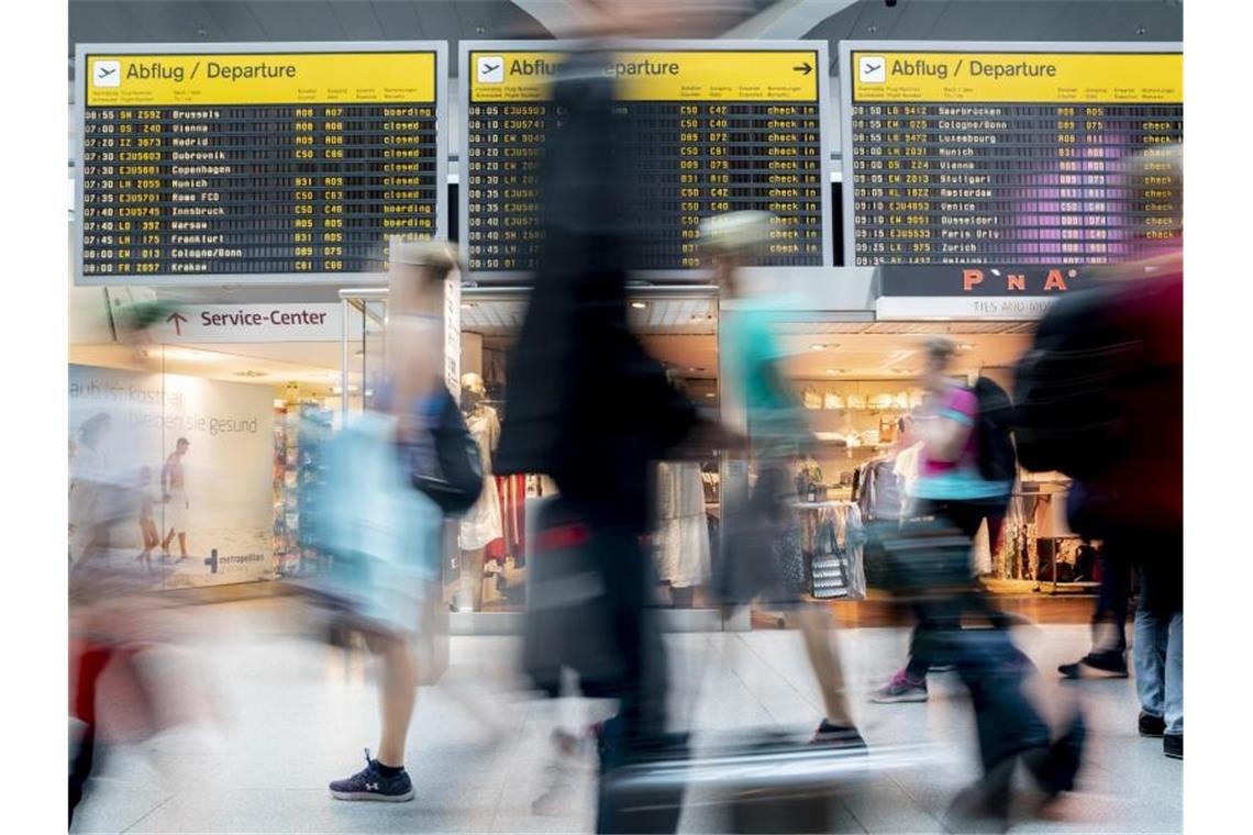 Die Zahl der Passagiere auf Inlandsflügen sank 2019 um 1,9 Prozent auf 47,1 Millionen. Foto: Christoph Soeder/dpa