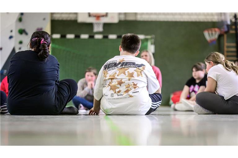 Die Zahl der übergewichtigen Kinder ist auf einen Rekordwert gestiegen. (Symbolbild)