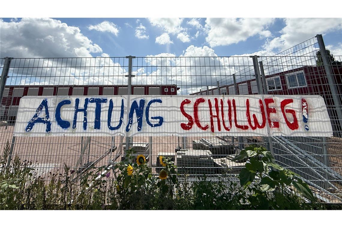 Mehr Unfälle auf Schulwegen bei Kindern – Versicherung warnt Die Zahl der Unfälle auf dem Schulweg ist gestiegen. (Archiv)