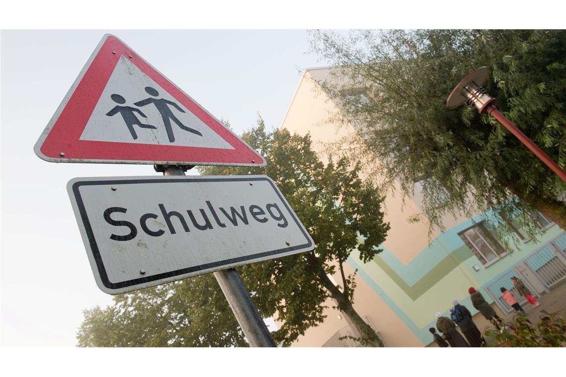 Mehr Unfälle auf Schulwegen bei Kindern – Versicherung warnt Die Zahl der Unfälle auf dem Schulweg ist gestiegen. (Archiv)