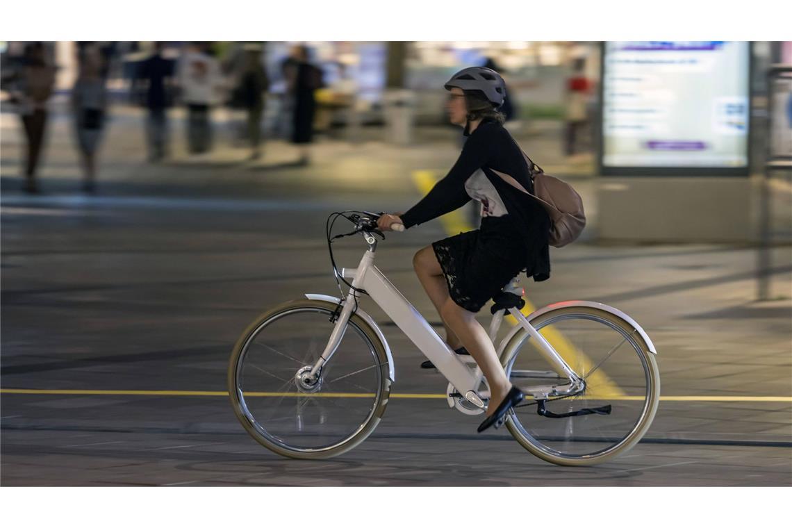 Die Zahl der Unfälle mit beteiligten Pedelecs steigt. (Symbolbild)