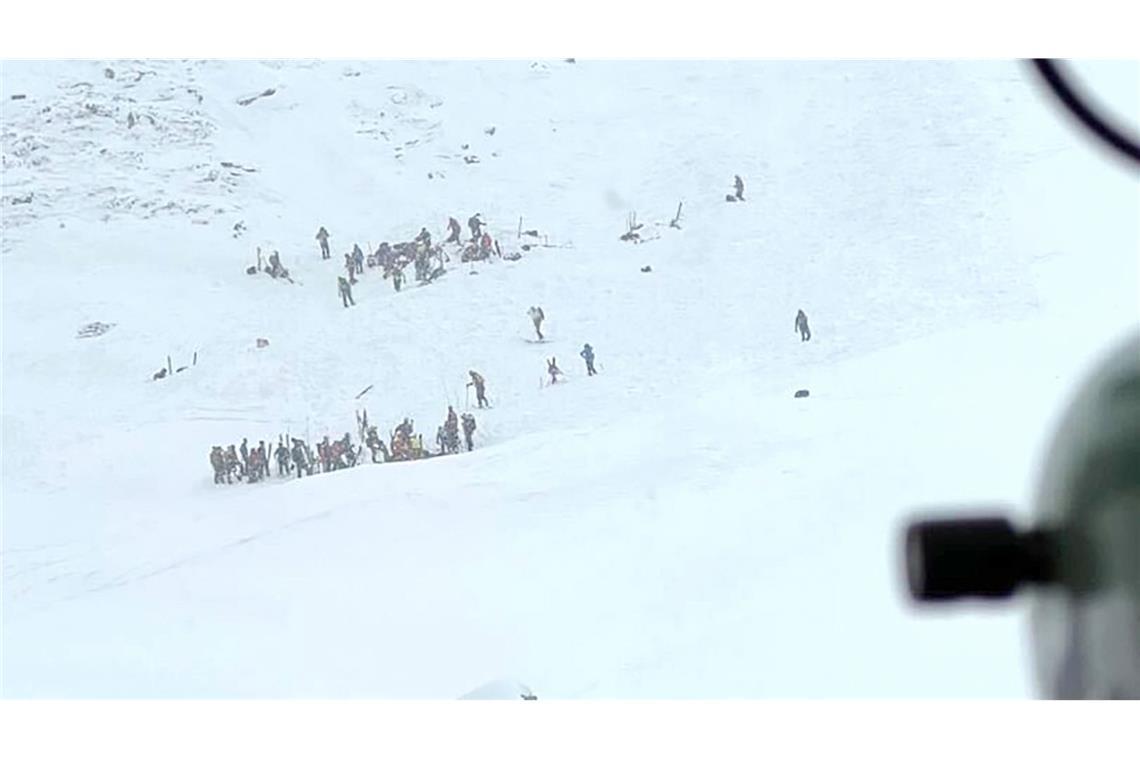 Lawine reißt Tourengeher mit – zwei Tote
