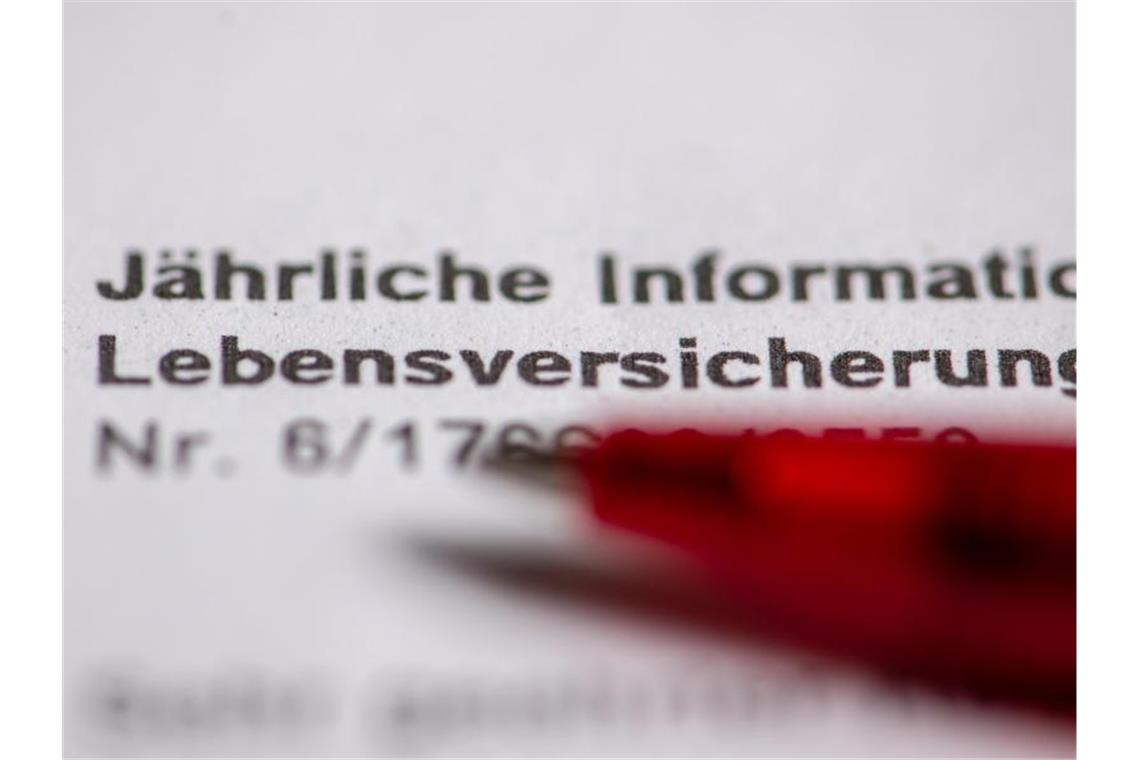 Corona-Krise lässt Absatz von Lebensversicherungen stocken Die Zahl neu abgeschlossener Lebensversicherungen ist 2020 im Vergleich zu 2019 um mehr als zwölf Prozent gesunken. Foto: Armin Weigel/dpa