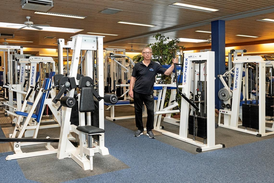 Die Zeit der gähnenden Leere in seinem Backnanger Fitnessstudio nähert sich dem Ende. Manfred Giess freut sich auf seine Kunden. Foto: J. Fiedler