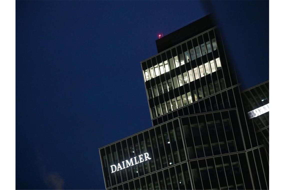 Daimler erwägt Börsengang der Lastwagensparte ab Ende 2021 Die Zentrale der Daimler AG im Mercedes-Benz Werk Untertürkheim. Foto: Marijan Murat/dpa/Archivbild