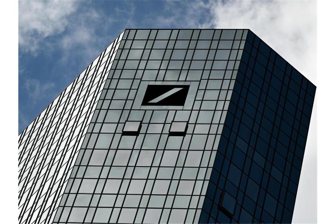Deutsche Bank mit Milliardengewinn Die Zentrale der Deutschen Bank in Frankfurt am Main. Foto: Arne Dedert/dpa