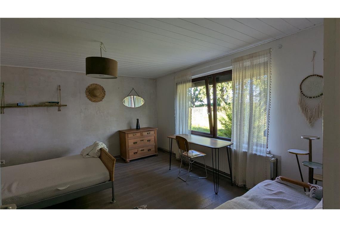 Sieben Freunde, ein Hof, ein Traum Die Zimmer können von den Panama-Mitgliedern und Freunden benutzt und bezogen werden.