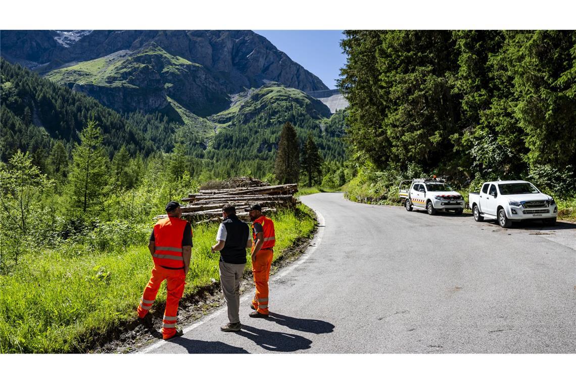 Nach Felssturz: Zugang zu Staumauer in der Schweiz gesperrt Die Zugangsstraße zur Staumauer ist gesperrt.