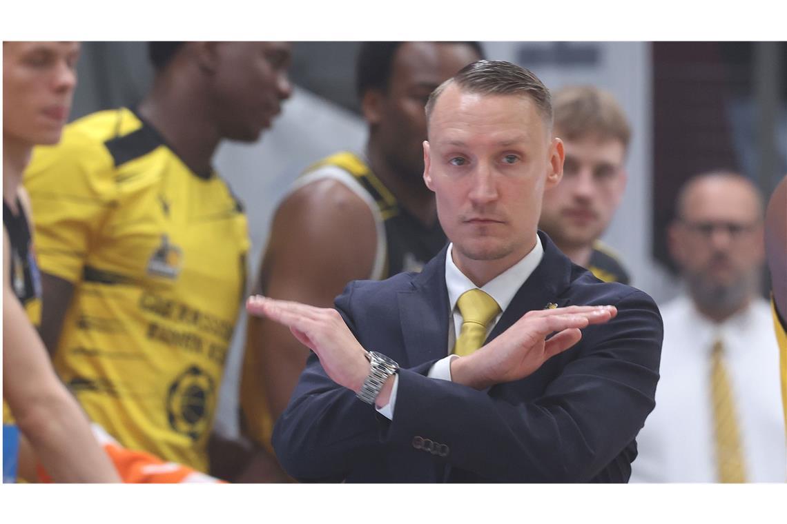 Die Zukunft des Riesen-Trainers Mikko Riipinen ist nach den verpassten Play-offs erst einmal offen,