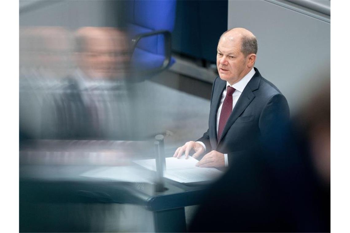 Jobs im Mittelstand sichern: Regierung zündet Kredit-Turbo „Die Zusagen, die wir jetzt machen müssen, sind einfach und klar und teuer, aber richtig“, sagt Olaf Scholz. Foto: Kay Nietfeld/dpa