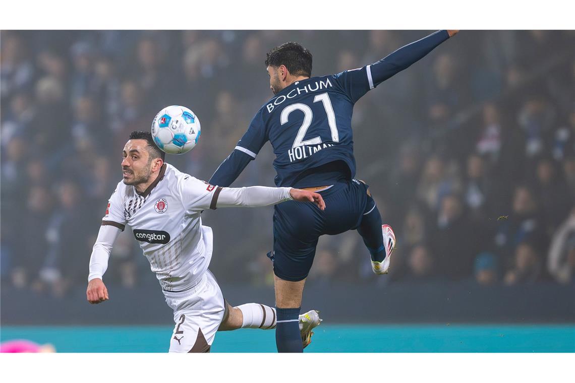 "Extrem beschissen": St. Pauli hadert, Bochum bejubelt Sieg Die Zuschauer im Ruhrstadion sahen Abstiegskampf pur.