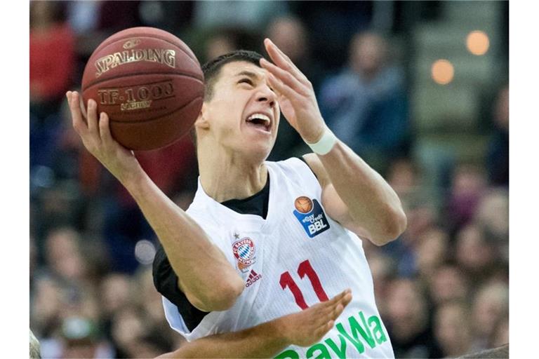 Die Zuschauer konnten hören, was Bayern-Profi Vladimir Lucic sagte. Foto: Hendrik Schmidt/zb/dpa