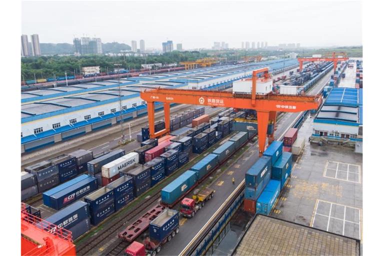 Die zweitgrößte Volkswirtschaft wuchs im dritten Quartal um 4,9 Prozent im Vorjahresvergleich. Foto: Chen Sihan/XinHua/dpa