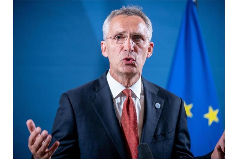 „Diese Drohnen können unsere Truppen vor Ort unterstützen und zum Beispiel die Zahl der Piloten reduzieren, die wir in Gefahr bringen“, sagt Jens Stoltenberg. Foto: Michael Kappeler/dpa