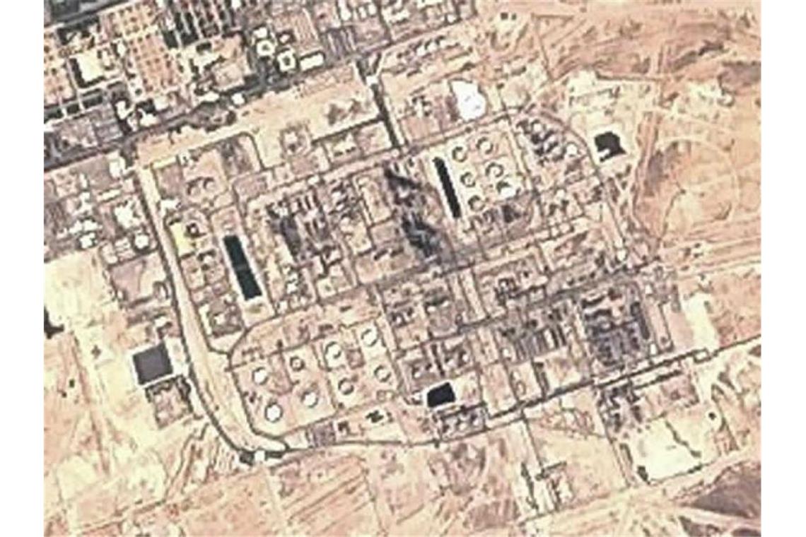 Drohende Eskalation: USA werfen Iran Angriff vor Diese Falschfarbendarstellung des Satelliten Sentinel-2 zeigt die Ölraffinerie in Abkaik. Foto: European Commission/AP