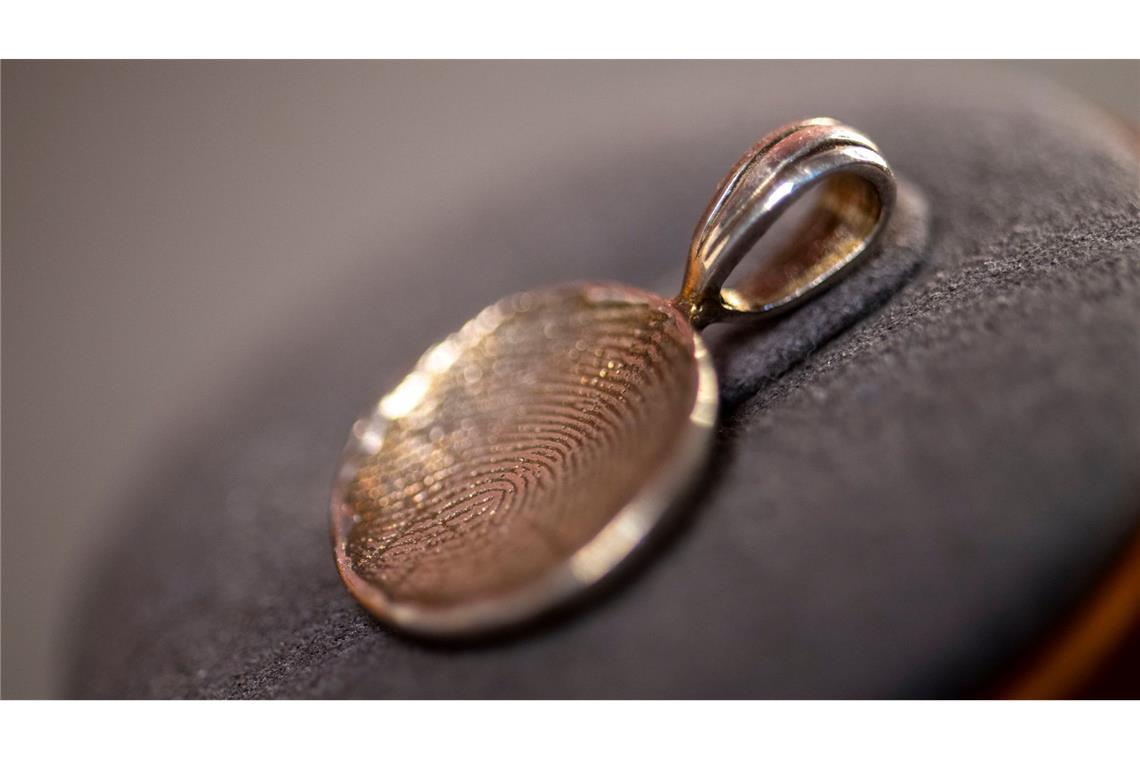 Über den Tod hinaus: Wenn aus Asche ein Gedenkdiamant wird Diese Schmuckstücke sind günstiger als künstliche Diamanten. (Archivbild)