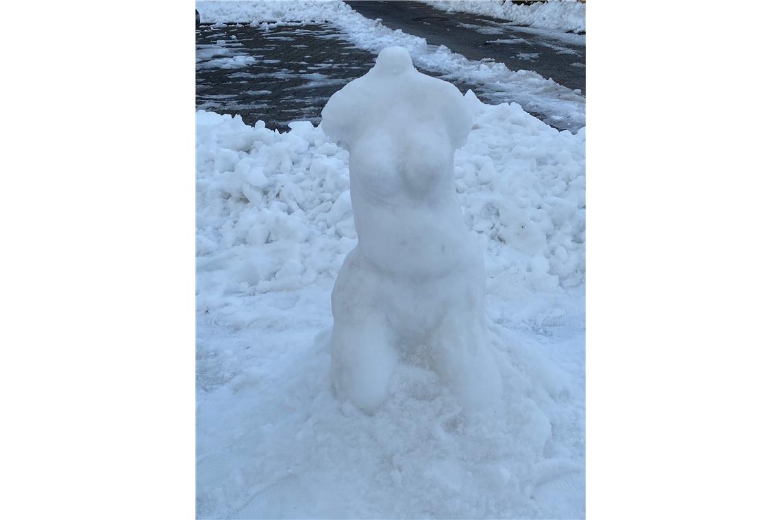 Diese Schneestatue hat Paula Sixt aus Sulzbach an der Murr gebaut. 