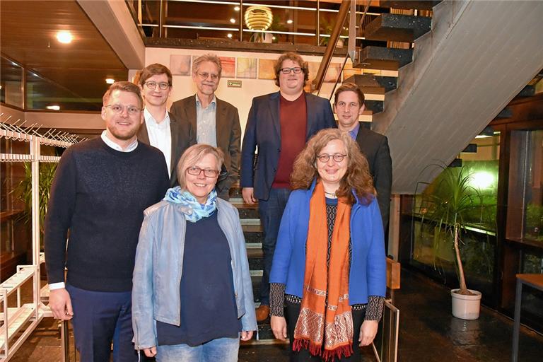 Diese sieben Kandidatinnen und Kandidaten treten im Wahlkreis Waiblingen/Backnang an. Hinten von links: Christian Nathan und Michael Schneider (Lebendige Gemeinde), Willi Beck (Kirche für morgen), Tobias Weimer und Jörg Schaal (Evangelium und Kirche), vorne von links: Marion Scheffler-Duncker und Antje Fetzer (Offene Kirche). Foto: T. Sellmaier