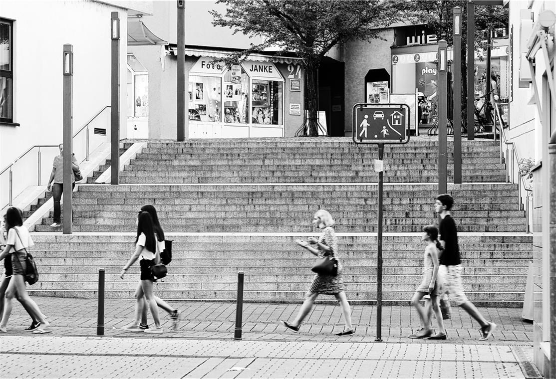 Diese Treppe verbindet die Uhlandstraße mit der Grabenstraße.