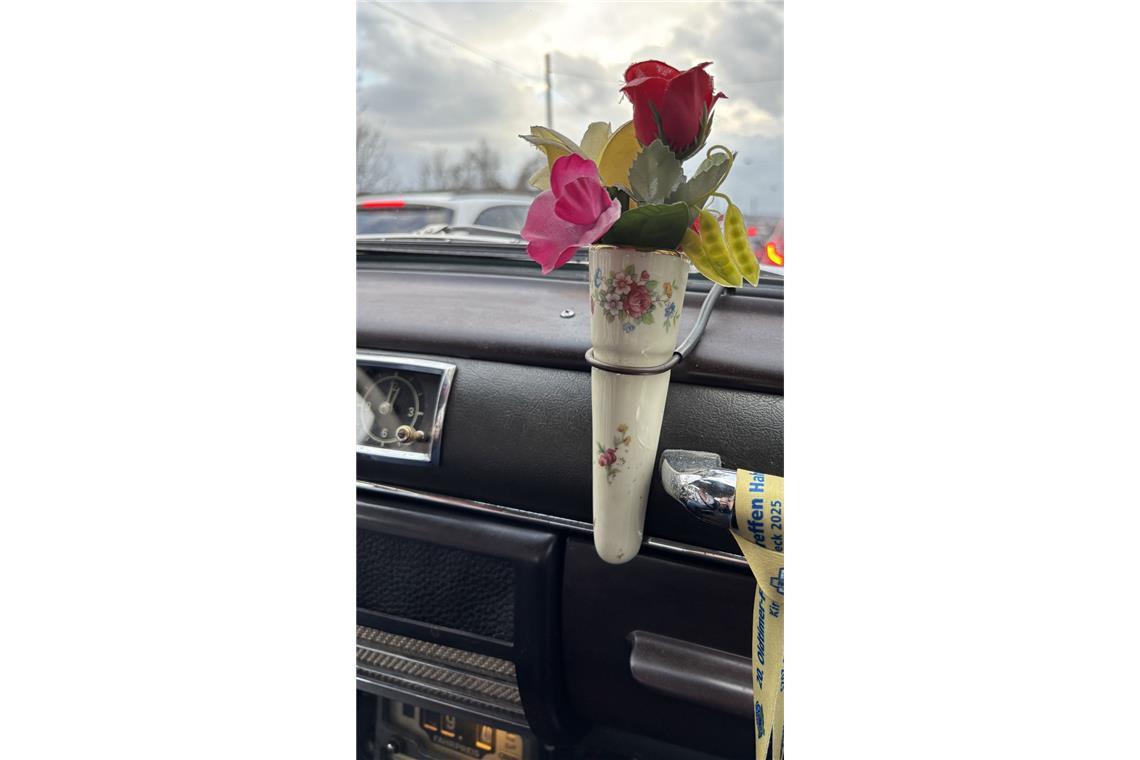 Diese Vase ist ein Hingucker.