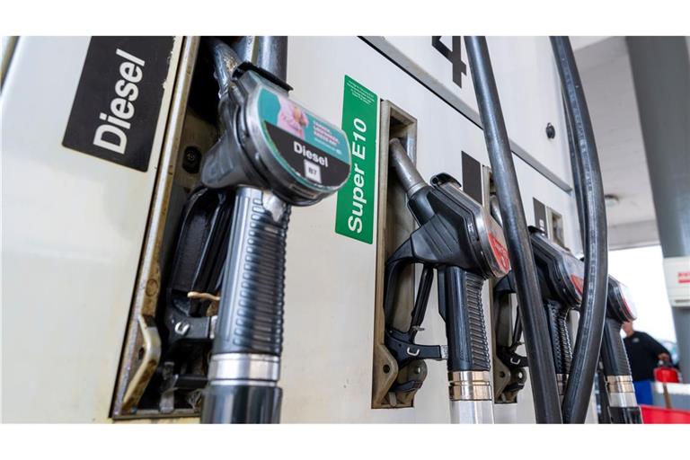 Diesel ist derzeit wieder teurer als Super E10 - auch das ist eine Folge des Iran-Krieges.