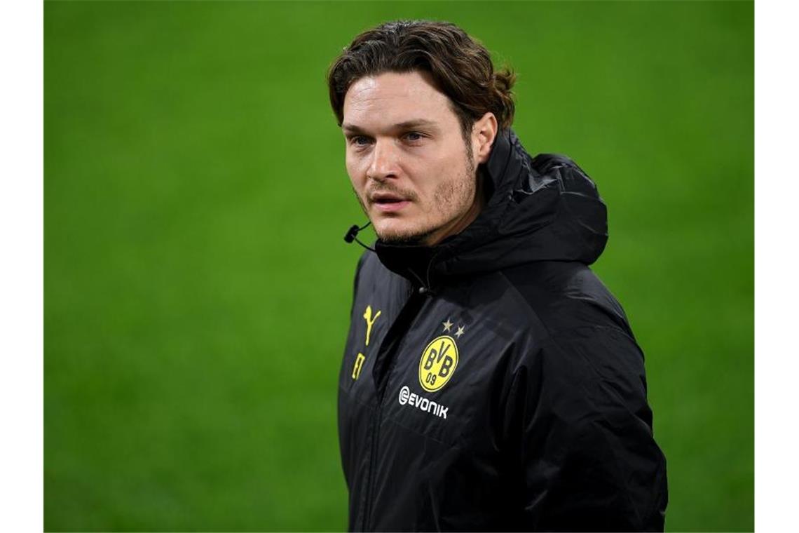 Außenseiter BVB hofft auf Coup in Manchester „Diesen Abend hat uns niemand geschenkt, den haben wir uns hart erarbeitet“, sagt BVB-Trainer Terzic vor der Partie in Manchester. Foto: Frederic Scheidemann/Getty Images Europe/Pool/dpa