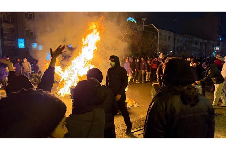 Dieses am 9. Januar aufgenommene Foto soll Iraner bei einem Protest gegen die Regierung in Teheran zeigen.