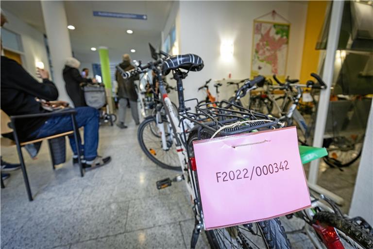 Dieses Fahrrad ist eines von vielen, das nicht aus dem Fundbüro der Stadt abgeholt wurde und daher versteigert wird. Foto: Alexander Becher