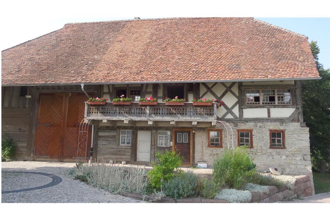 Immer mehr alte Bauernhäuser verschwinden Dieses Gebäude in Bösingen (Kreis Rottweil) wurde 1566 gebaut und gehört damit ebenfalls zu den ältesten Bauernhäuser im Südwesten. Es wurde 2003 aufwändig saniert.