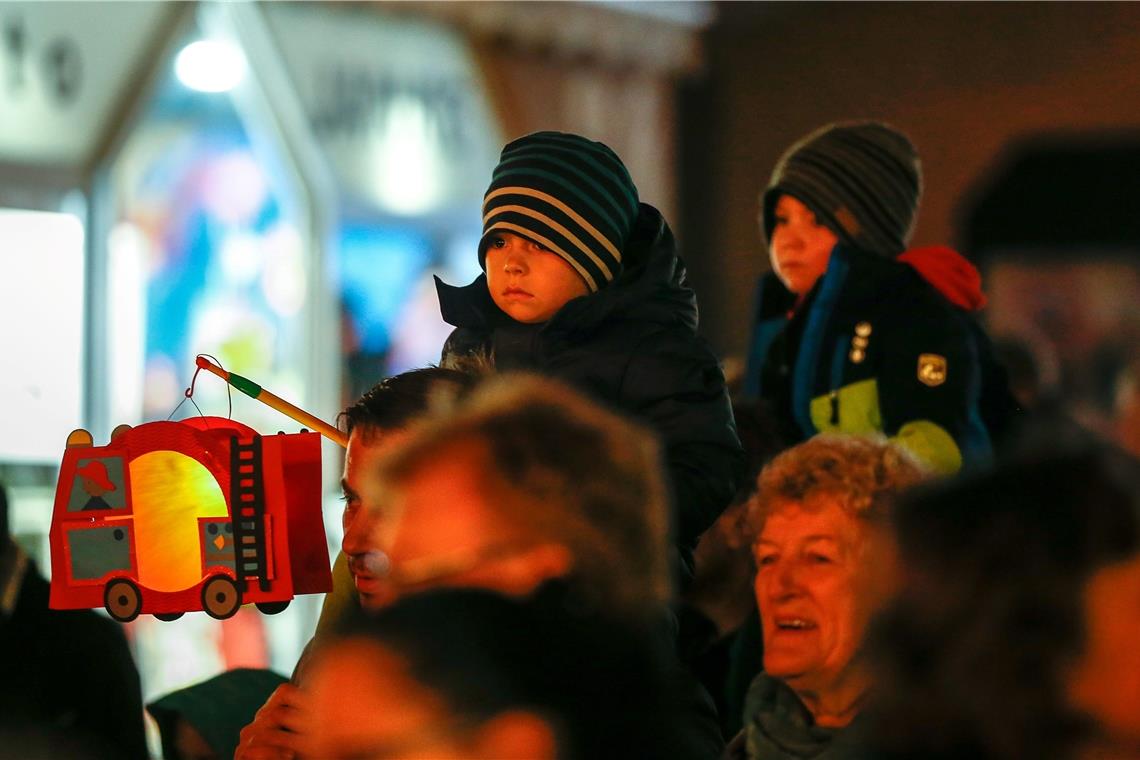 Sandmännchen zu Gast in Backnang Dieses Jahr findet kein Umzug statt. Die Veranstaltung wurde von der Innenstadt auf den Sportplatz der Mörikeschule verlegt. Archivfoto: A. Becher