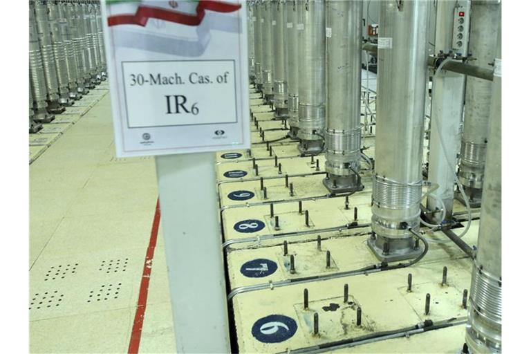 Dieses von der iranischen Atomorganisation (AEOI) veröffentlichte Bild zeigt Zentrifugen in der Urananreicherungsanlage Natans. Foto: Atomic Energy Organization of Iran/AP/dpa