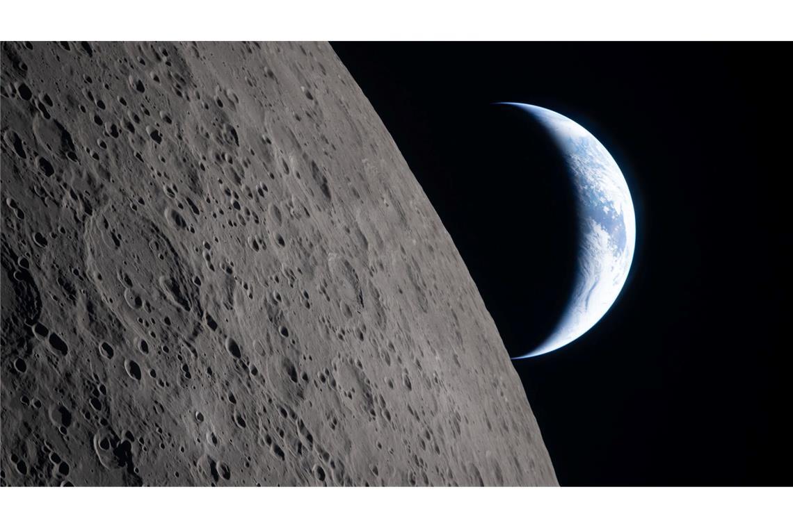 Dieses von der NASA zur Verfügung gestellte Foto zeigt die Erde, die hinter dem Mond untergeht.