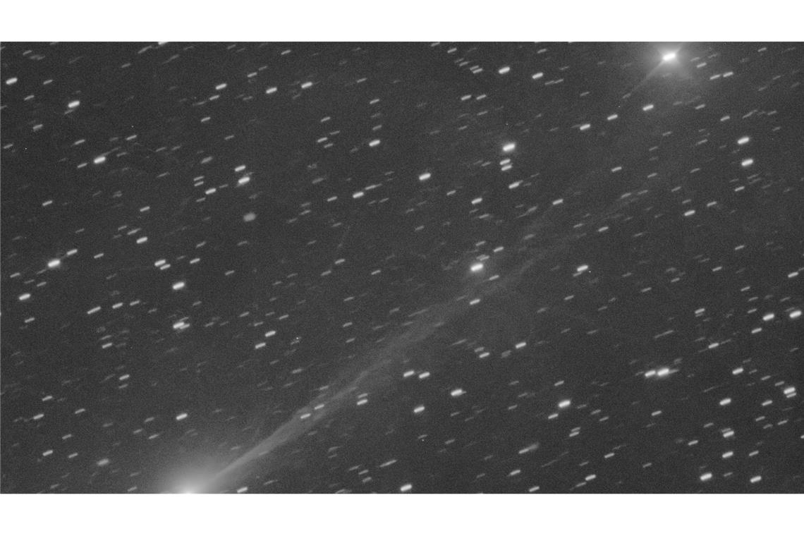 Dieses von Gianluca Masi zur Verfügung gestellte Foto zeigt den interstellaren Kometen 3I/Atlas, wie er durchs All zieht.