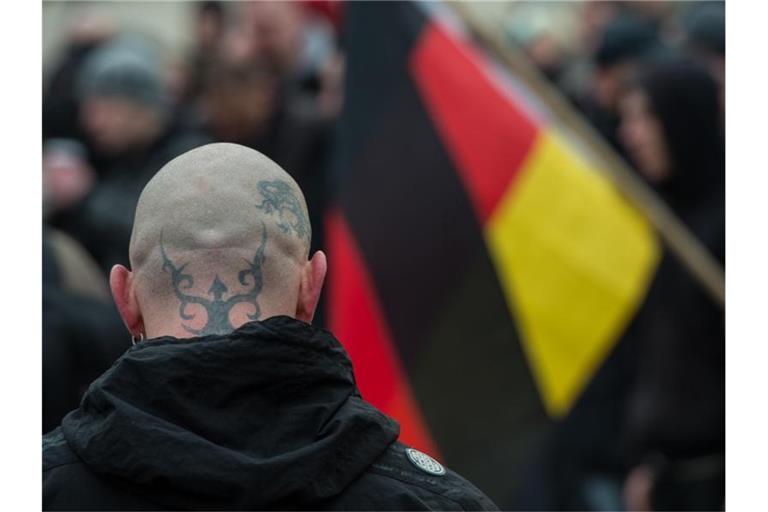 Die Sicherheitsbehörden haben bei sogenannten Gefährdern aus dem rechtsextremen Spektrum einen Anstieg verzeichnet. Foto: Patrick Pleul/Archiv