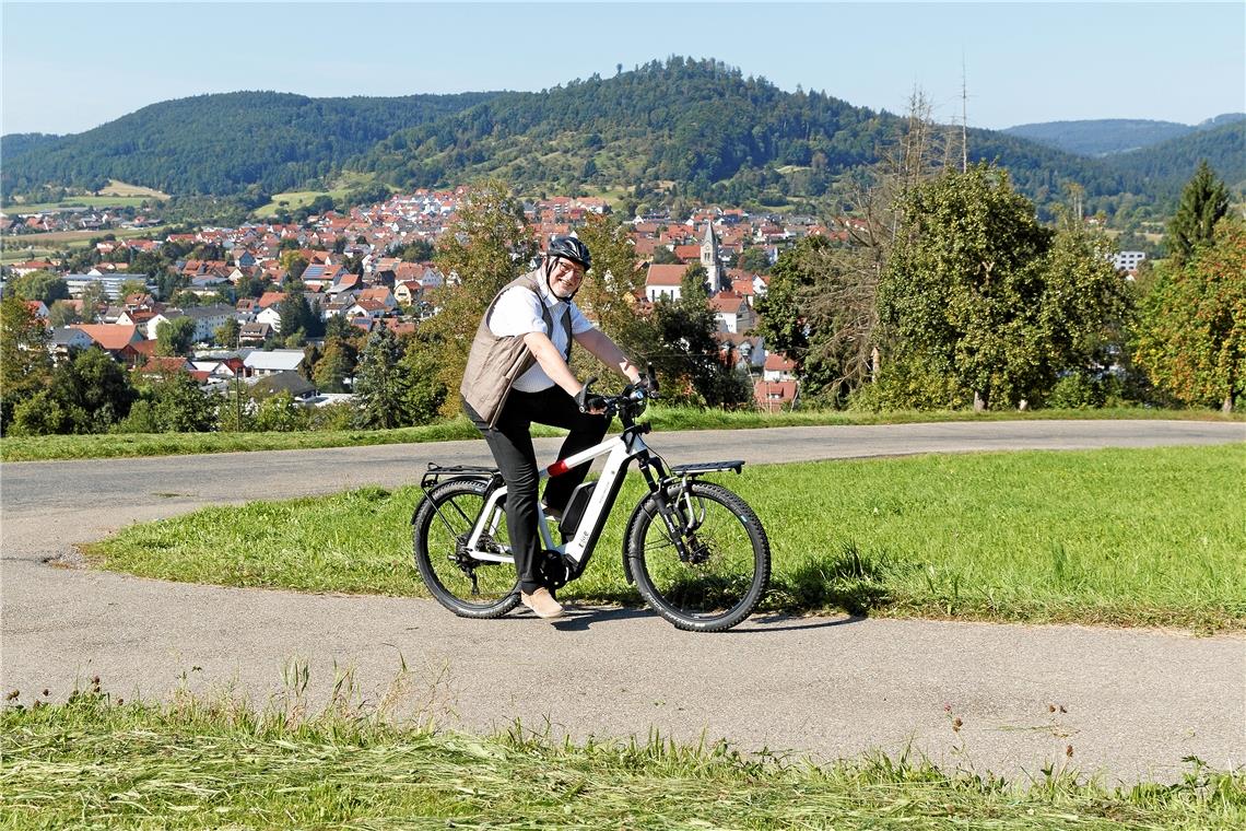 „Für mich ist es immer noch ein Traumjob“ Dieter Zahn war schon immer ein begeisterter Radfahrer. Aber seit einer Fußverletzung und dem Kauf eines E-Bikes hat er dieses Hobby noch intensiviert. Im Sommerurlaub radelte er mit seiner Frau 1400 Kilometer entlang der alten deutsch-deutschen Grenze. Foto: J. Fiedler