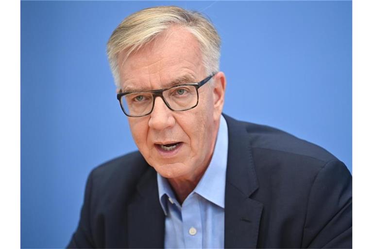 Dietmar Bartsch äußert sich in der Bundespressekonferenz zum Ausgang der Bundestagswahl. (Archivbild). Foto: Bernd Von Jutrczenka/dpa