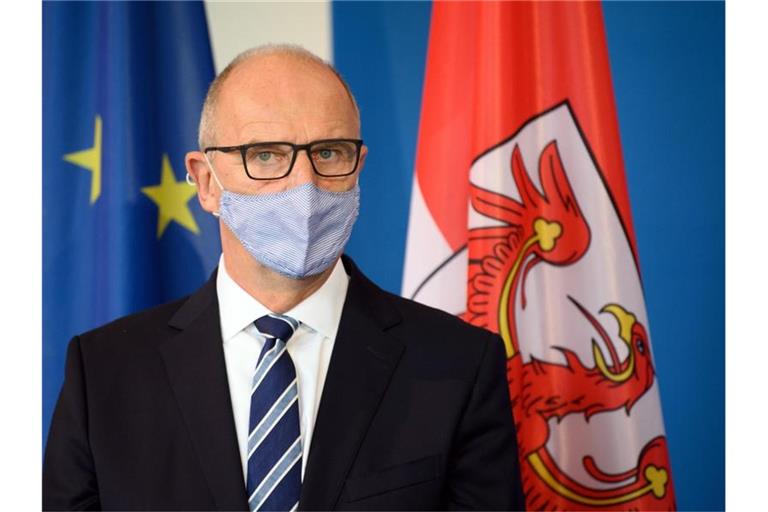 Dietmar Woidke, hier Anfang Oktober, hat sich mit dem Coronavirus infiziert. Foto: Soeren Stache/dpa-Zentralbild/dpa