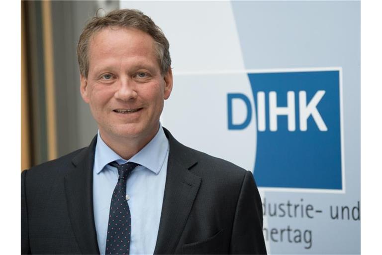 DIHK-Chef Eric Schweitzer spricht von „erschreckenden Zahlen“ bei der Umfrage. Foto: Jörg Carstensen/dpa