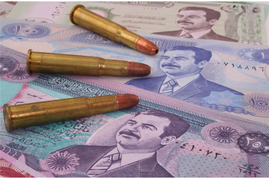 Die Gentleman bitten zur Kasse - die spektakulärsten Diebstähle Diktator Saddam Hussein hatte den Auftrag selbst seinem Sohn Qusay erteilt. Laut US-Angaben waren drei Sattelschlepper nötig, um das Geld wegzuschaffen. Ein Teil der Summe soll später bei der Durchsuchung eines der Paläste Saddams wieder aufgetaucht sein.