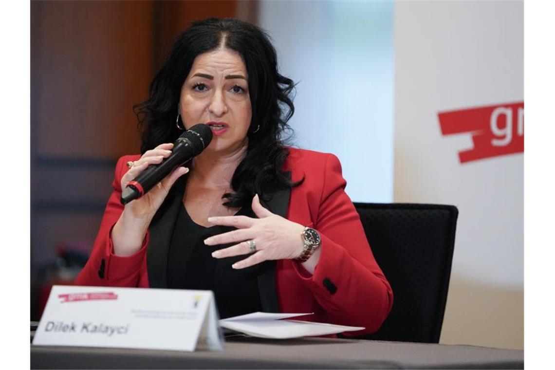 Senat zu Union-Heimspiel mit 4500 Fans: „Falsches Signal“ Dilek Kalayci (SPD), Gesundheitssenatorin, spricht. Foto: Jörg Carstensen/dpa