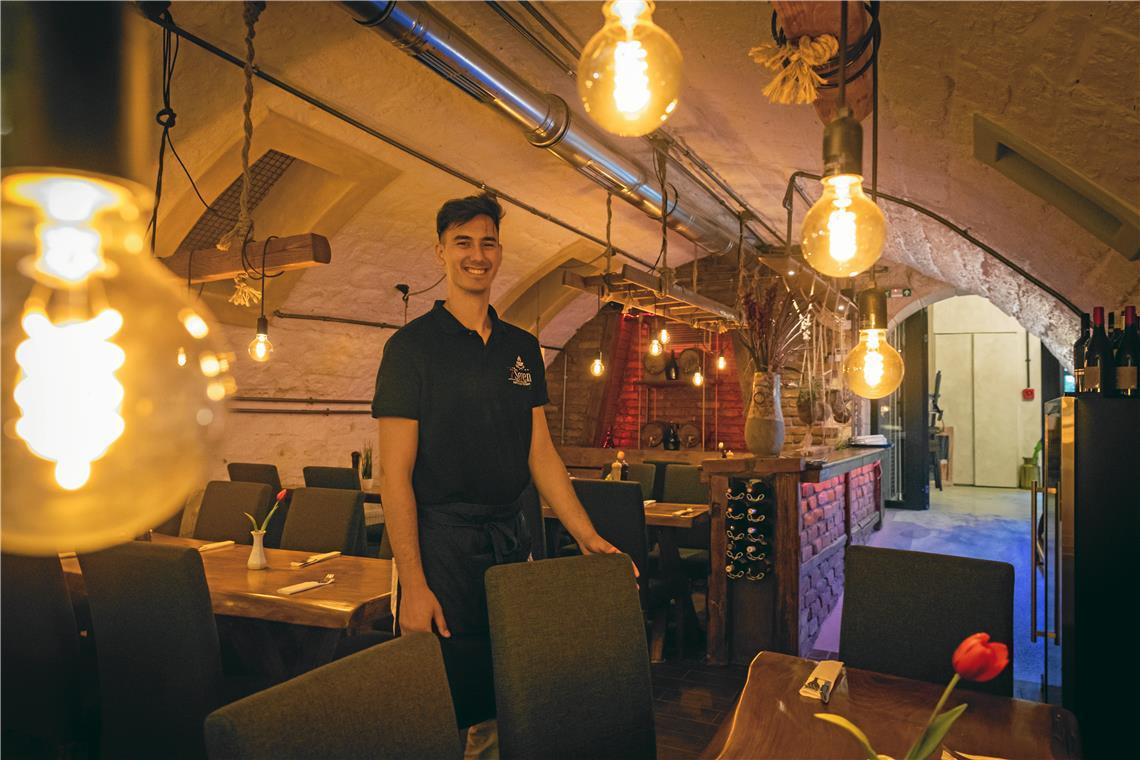 Reger Wechsel in der Gastronomie in Backnang und Umgebung Dimitri Papadopoulos im 7 Seven, dem neuen Meathouse in der Talstraße in Backnang. Foto: Alexander Becher