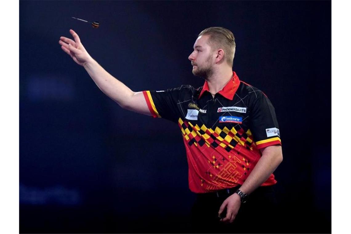 Dimitri Van den Bergh hat das Achtelfinale der Darts-WM erreicht. Foto: John Walton/PA Wire/dpa