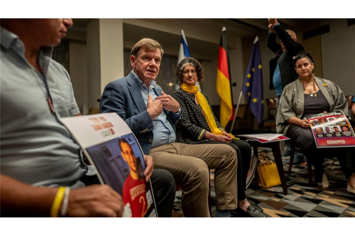 Wadephul in Israel: Zwischen Staatsraison und großer Sorge Direkt nach seiner Ankunft trifft der neue Außenminister Johann Wadephul (CDU) in der Küstenmetropole Tel Aviv Angehörige von Geiseln, die von der Hamas noch immer im Gazastreifen festgehalten werden.