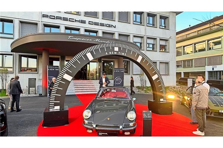 Direkte Verbindung: der Porsche 911 aus dem Jahr 1963 und die Uhrenmanufaktur in Grenchen. 